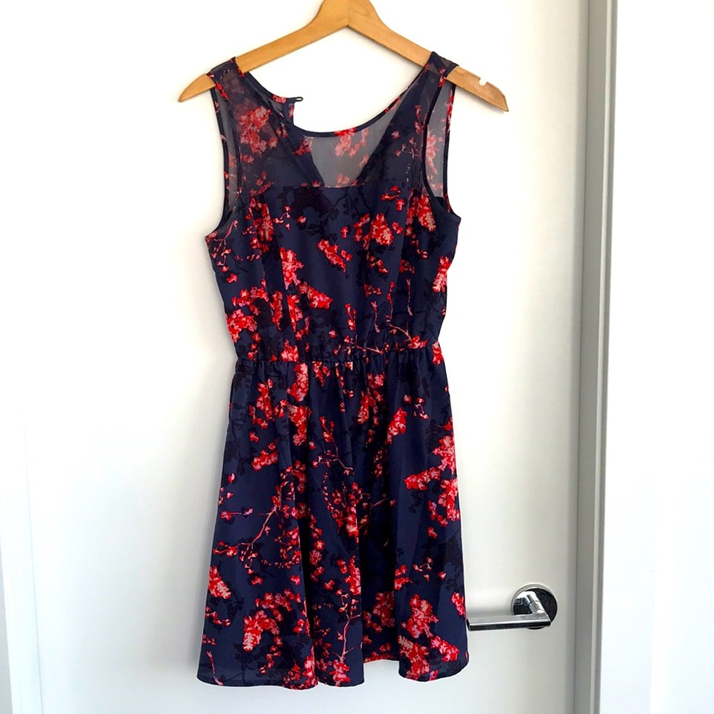 Beautiful summer dress. Guess. Blue and red